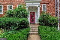 Building Photo - McLean Gardens 1,000 Sq Foot Loft Style Ap...
