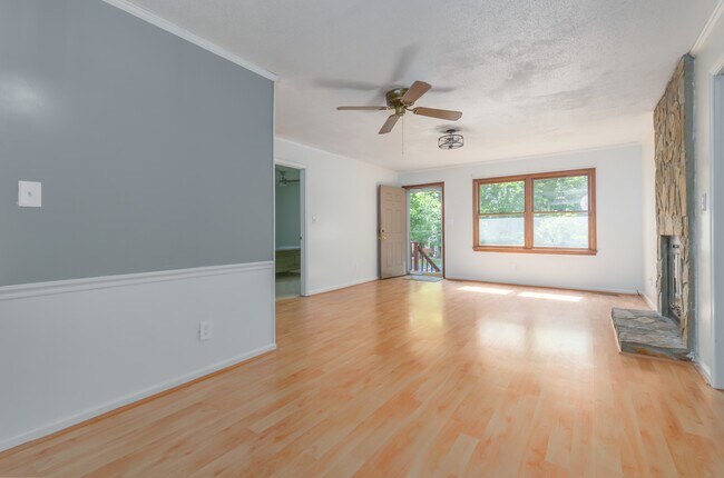 Building Photo - 1500 Brookdale Dr