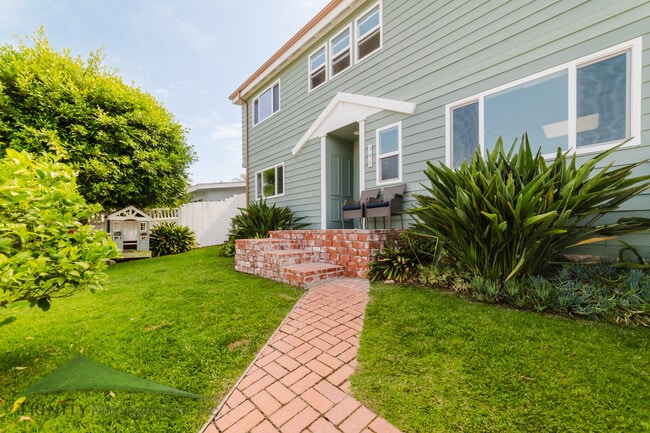 Building Photo - 341 N Sierra Ave