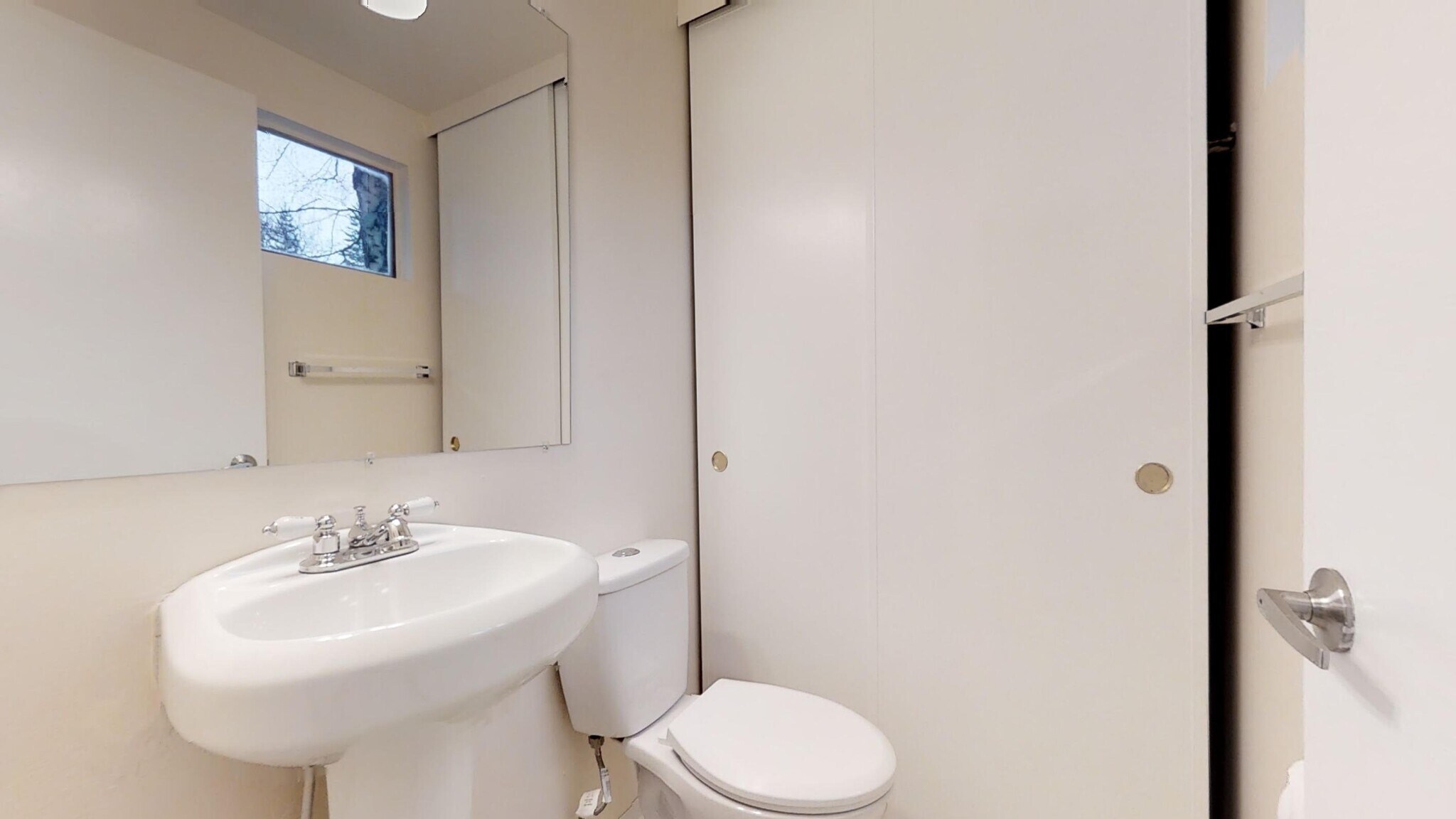 Half bath connected to master bedroom - 12405 NE 109th Pl