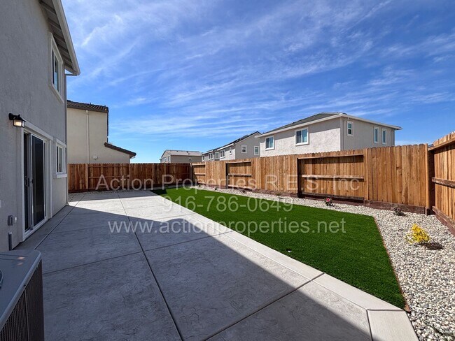 Building Photo - New Home: Amoruso Ranch Roseville:Solar DR Horton 4 Bedroom 2.5 Bath, Open Floor Plan,