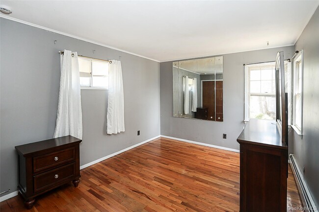 Building Photo - 987 Kings Pkwy