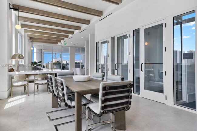 Building Photo - 2000 Biscayne Blvd