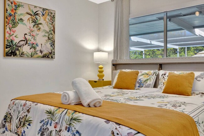 Building Photo - 391 NW 35th Ct