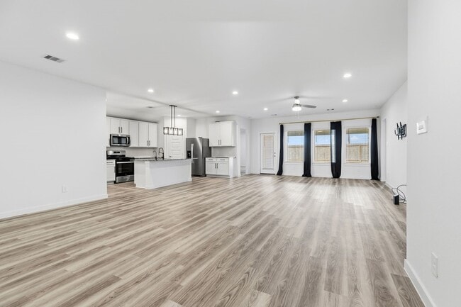 Building Photo - 31514 Avebury Lake Ln