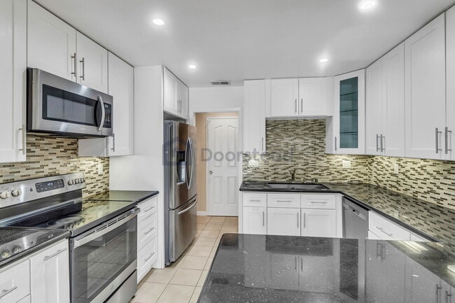 Building Photo - 1362 Casa Ct