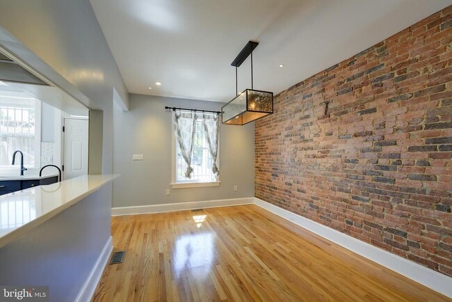 Building Photo - 1123 7th St NE