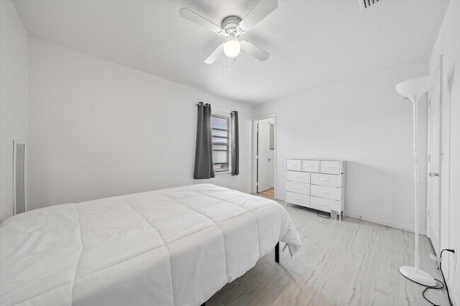 Building Photo - 701 Elmont St NW