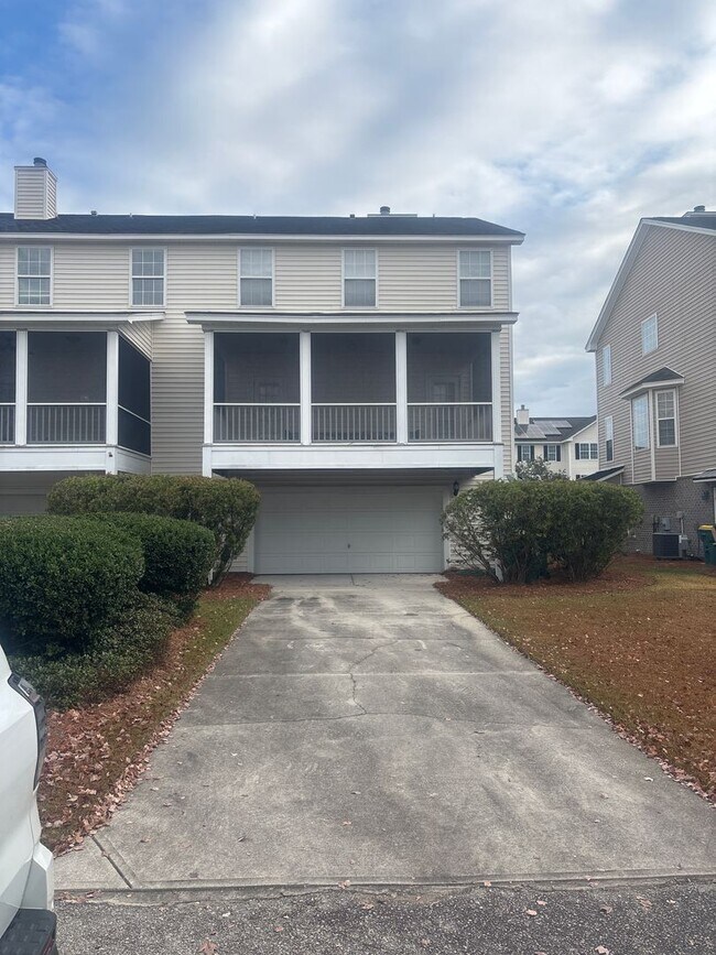 Building Photo - This beautiful 4 bedroom, 3.5 bath home in the highly sought-after Mill Creek neighborhood has it...