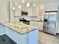 Building Photo - Fully updated, walking distance to UAMS