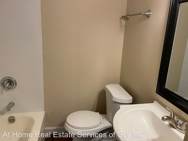 Building Photo - 612-614 S Grant Ave