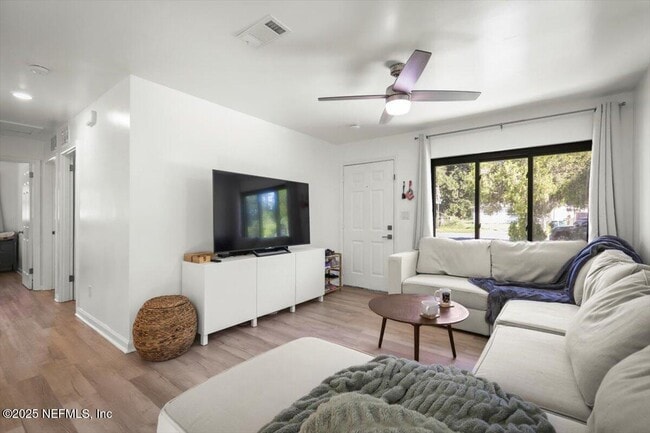 Building Photo - 3506 Claridge Rd E