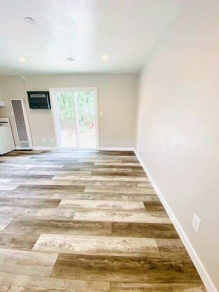 Building Photo - 407 W Granada Ct