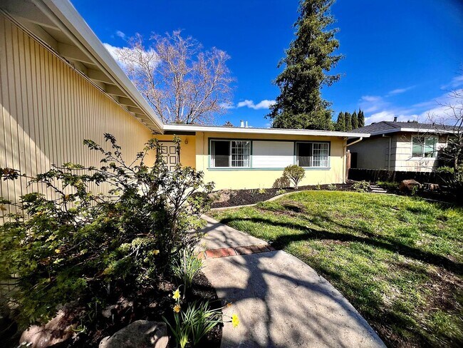 Building Photo - 2152 Athene Dr