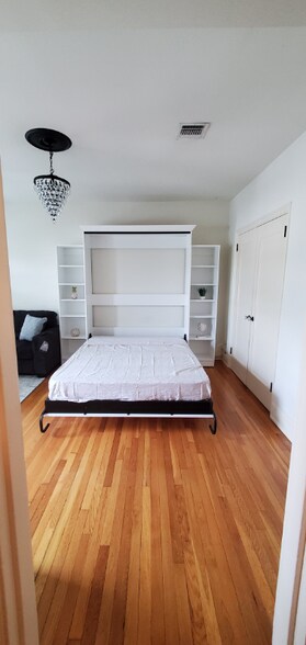 Building Photo - 1700 Webb St