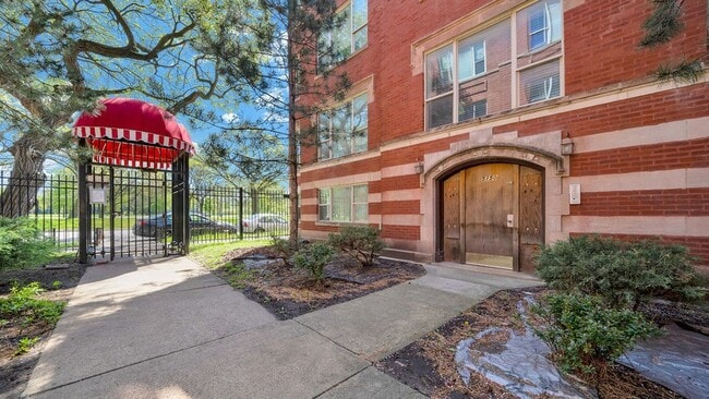 Building Photo - 5142 S King Dr