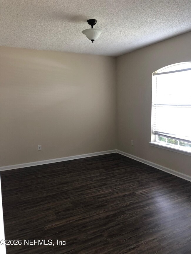 Building Photo - 6902 Southern Oaks Dr W