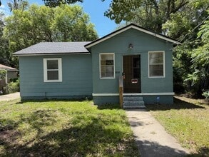 Building Photo - Updated 3 Bedroom Home With Washer And Dryer Included