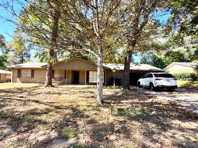 Building Photo - 3107 Clinton St