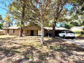 Building Photo - 3107 Clinton St