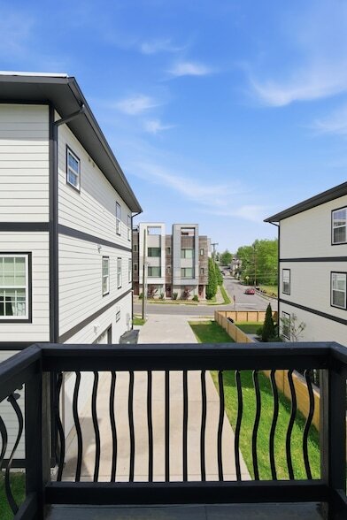 Building Photo - 203 Oceola Ave