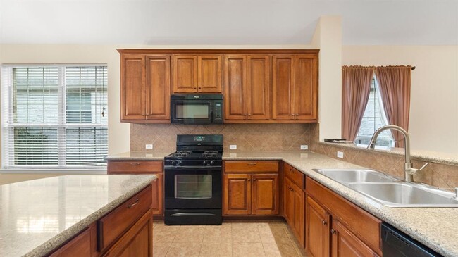 Building Photo - 7808 Alophia Dr