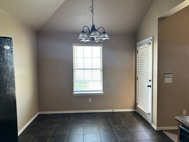 Building Photo - Beautiful home located in the Waterstone area! NO PETS!