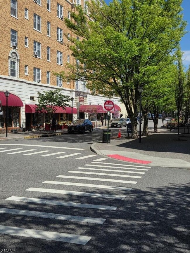 Building Photo - 48 S Park St