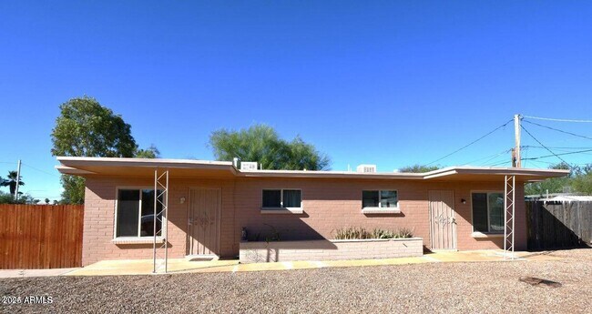 Primary Photo - 2906 N Euclid Ave
