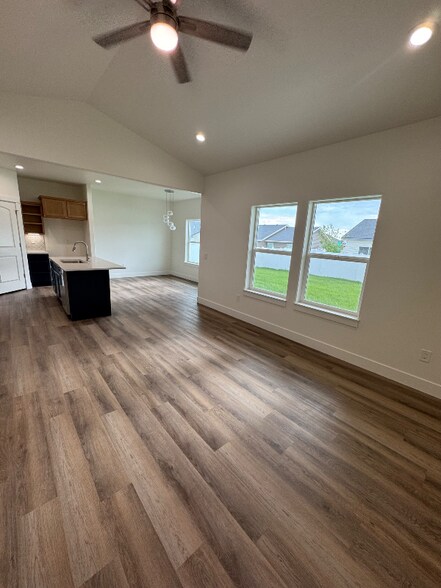 Building Photo - 2430 Lotus Ave