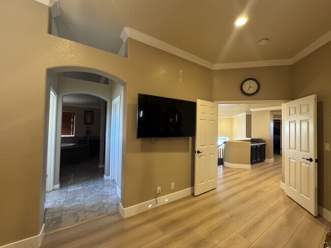 Building Photo - 10 Rhine Cir