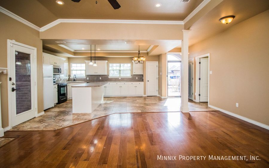 Building Photo - 5826 104th St