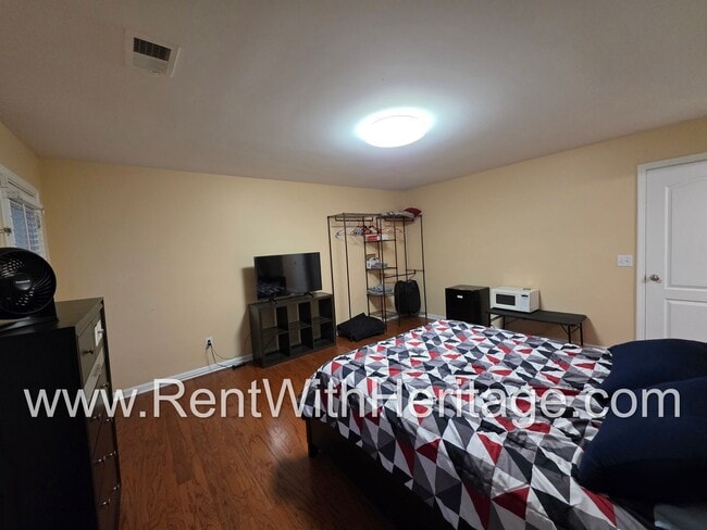 Building Photo - Gorgeous 5 Bd/ 3 Bath Including Full Finished Basement/ Spacious Yard with RV Parking/ Small Subd...