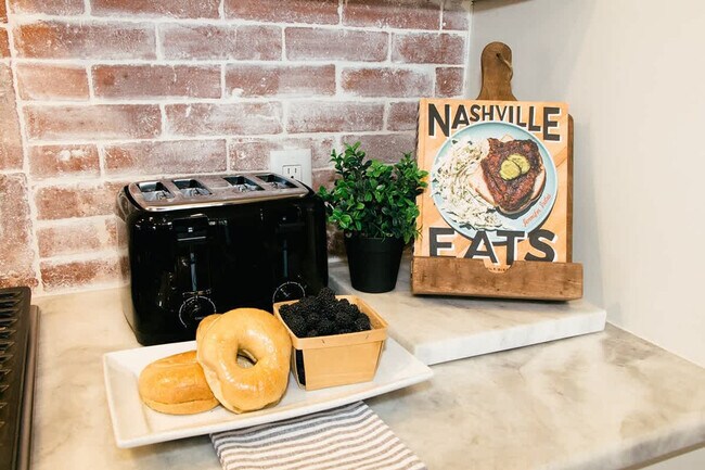 Building Photo - 131F Woodmont Blvd