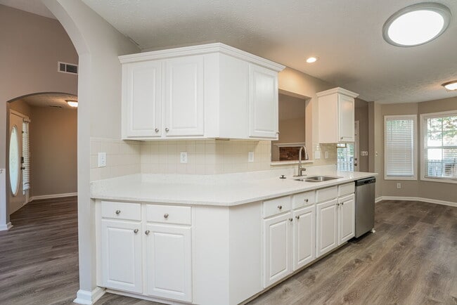 Building Photo - 725 Loblolly Ln