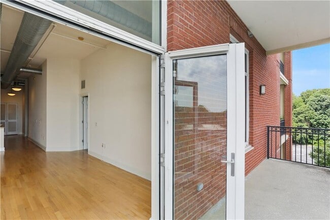 Building Photo - 3820 Roswell Rd NE