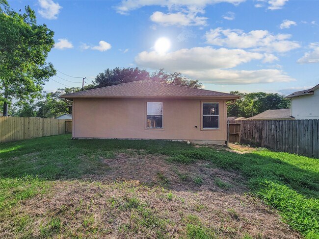Building Photo - 24314 Strong Pine Dr
