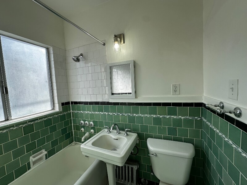 Building Photo - 2215 Carroll St