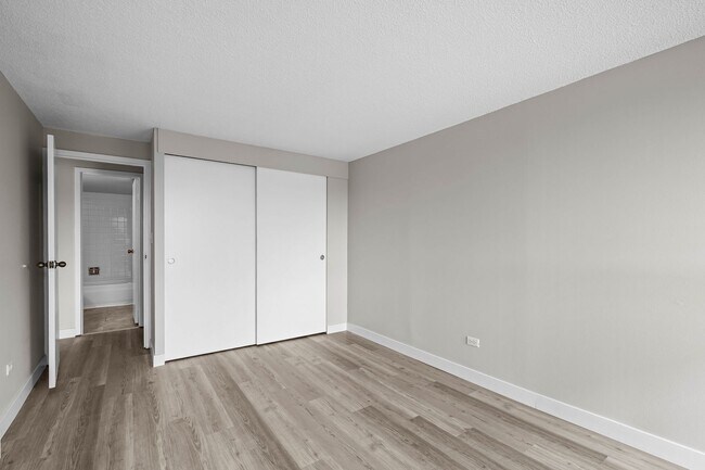 Building Photo - Updated 2-bedroom condo in Denver!