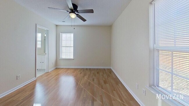 Building Photo - 903 Balfoure Dr