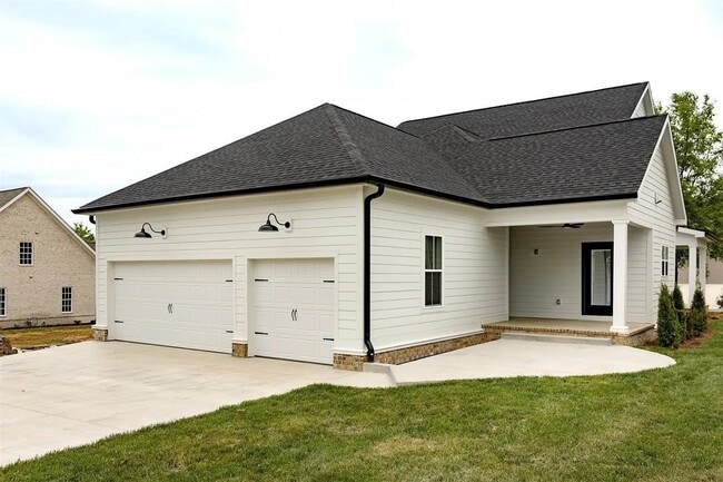 Building Photo - 633 Village Way