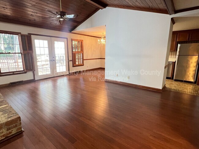 Building Photo - 7404 Valley Run Dr