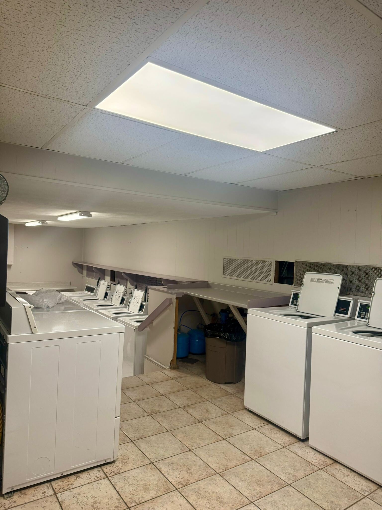 Building Photo - 32 Whites Ave