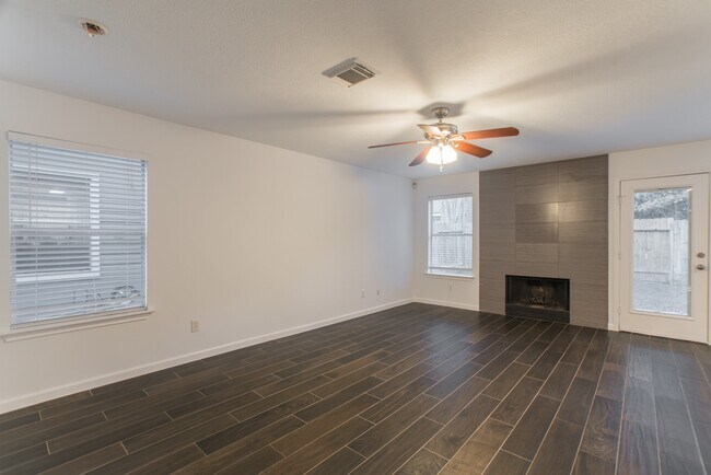 Building Photo - 226 Blushwood Pl