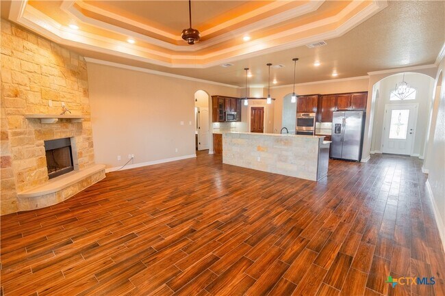 Building Photo - 2033 Catkins Ln