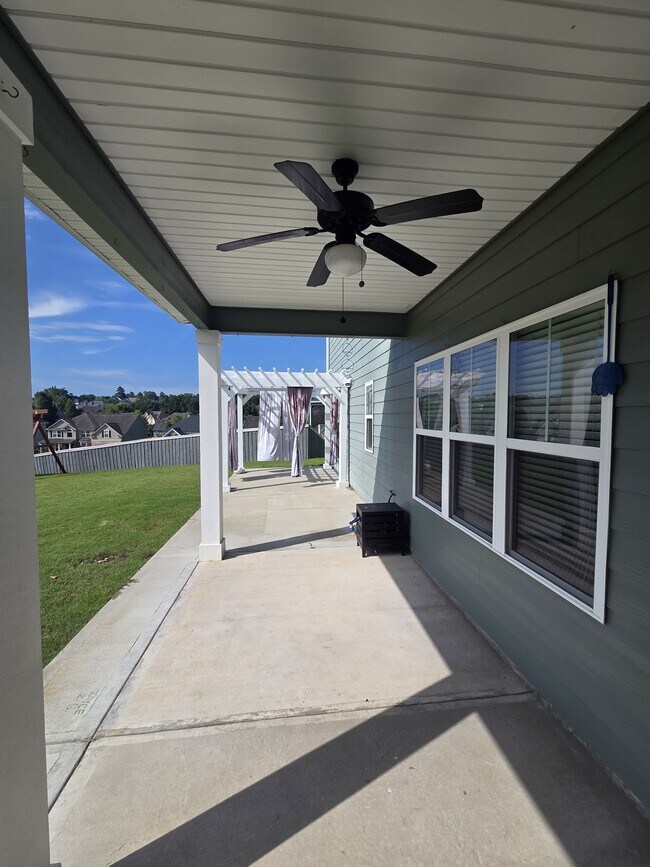 Building Photo - 2105 Thornbury Cove