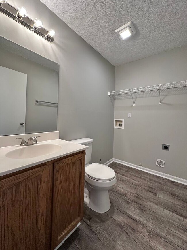 Building Photo - Rand 938 FABULOUS TOWNHOUSE! DON'T MISS TH...