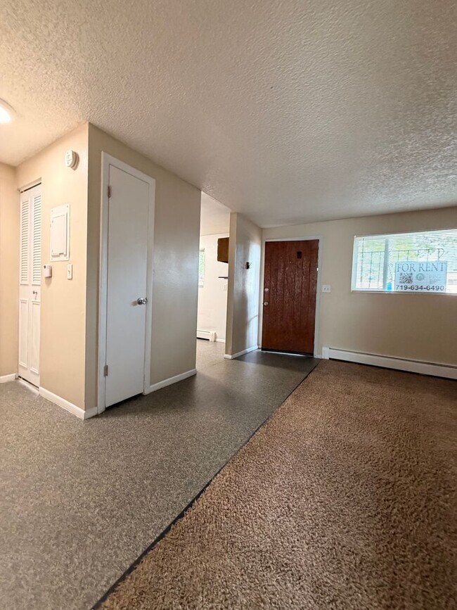 Building Photo - 6353 Chippewa Rd