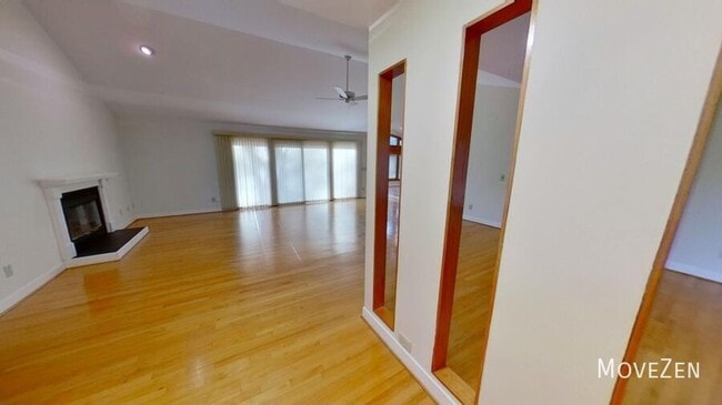 Building Photo - 2323 Ridgefield Dr