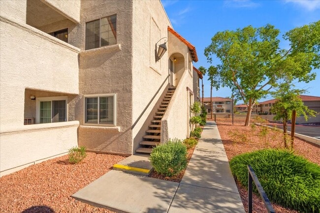 Building Photo - 2 bd, 2 bth Condo Ideal Summerlin location